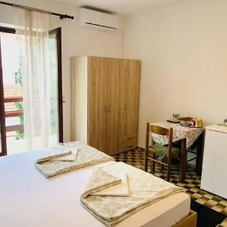 Πανσιόν In Starigrad-paklenica With Terrace, Air Conditioning, Wifi 627-6 Starigrad Paklenica