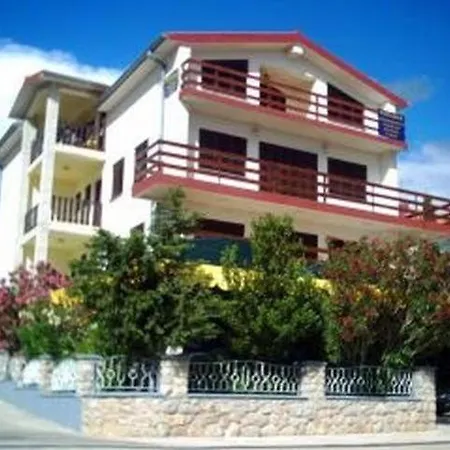In Starigrad-paklenica With Terrace, Air Conditioning, Wifi 627-6 בית הארחה *