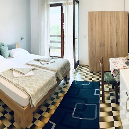 בית הארחה In Starigrad-paklenica With Terrace, Air Conditioning, Wifi 627-6